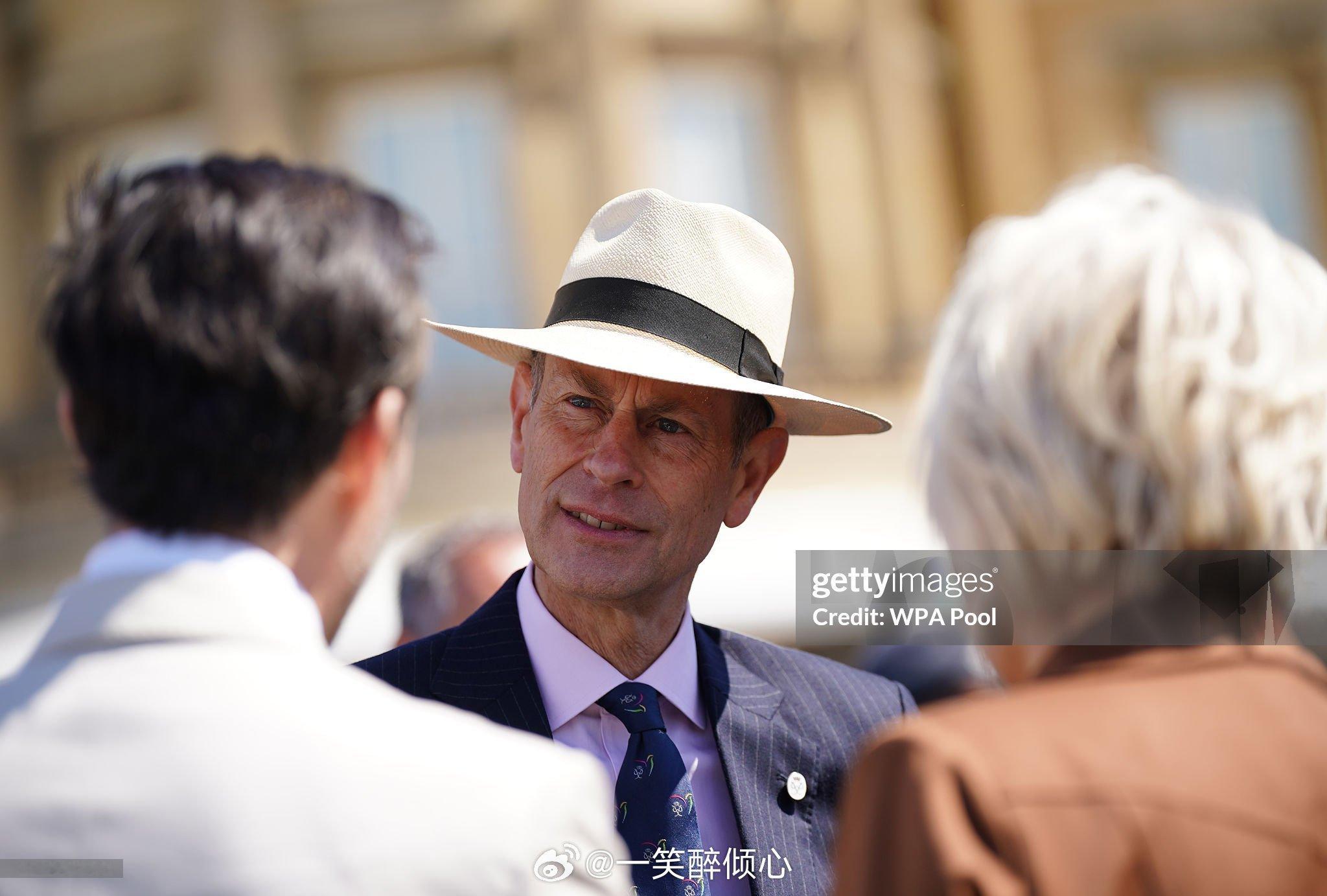 英国王室今天爱丁堡公爵爱德华王子在白金汉宫主持他的年度爱丁堡公爵金奖