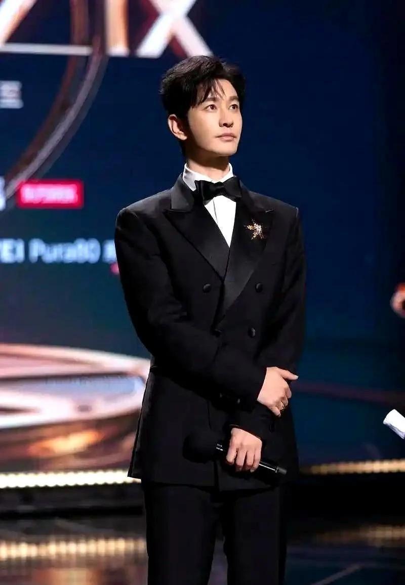 直到今天才扒明白，黄晓明的身家，哪里是靠拍戏攒出来的？2008年，华谊兄弟还