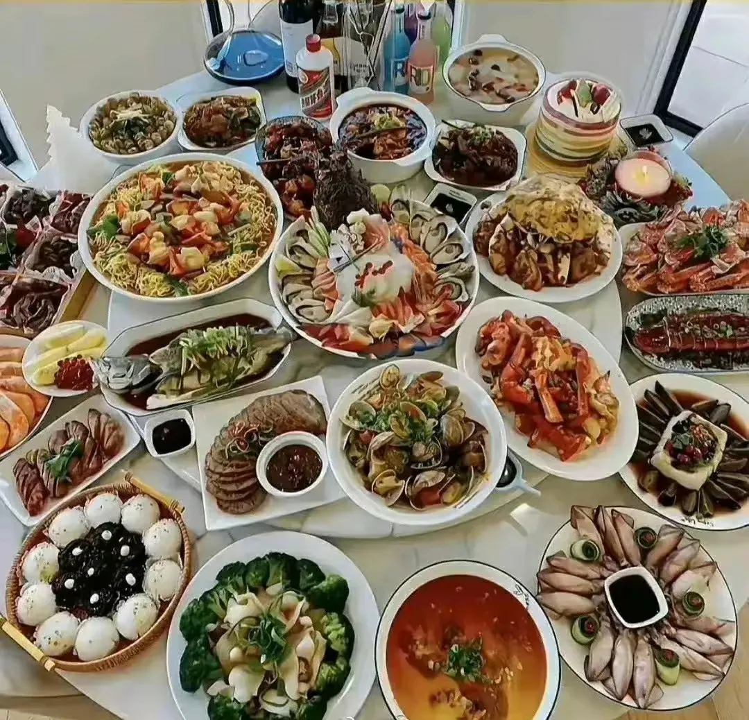 如果有三个朋友同时请你吃饭，你会选择去谁家？