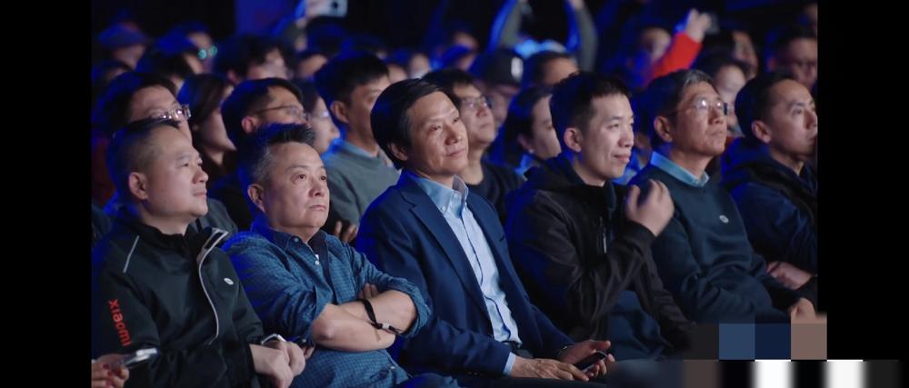 小米发新旗舰，6999元遭吐槽，雷军坐台下啥想法？​今天小米发了新手机小米1