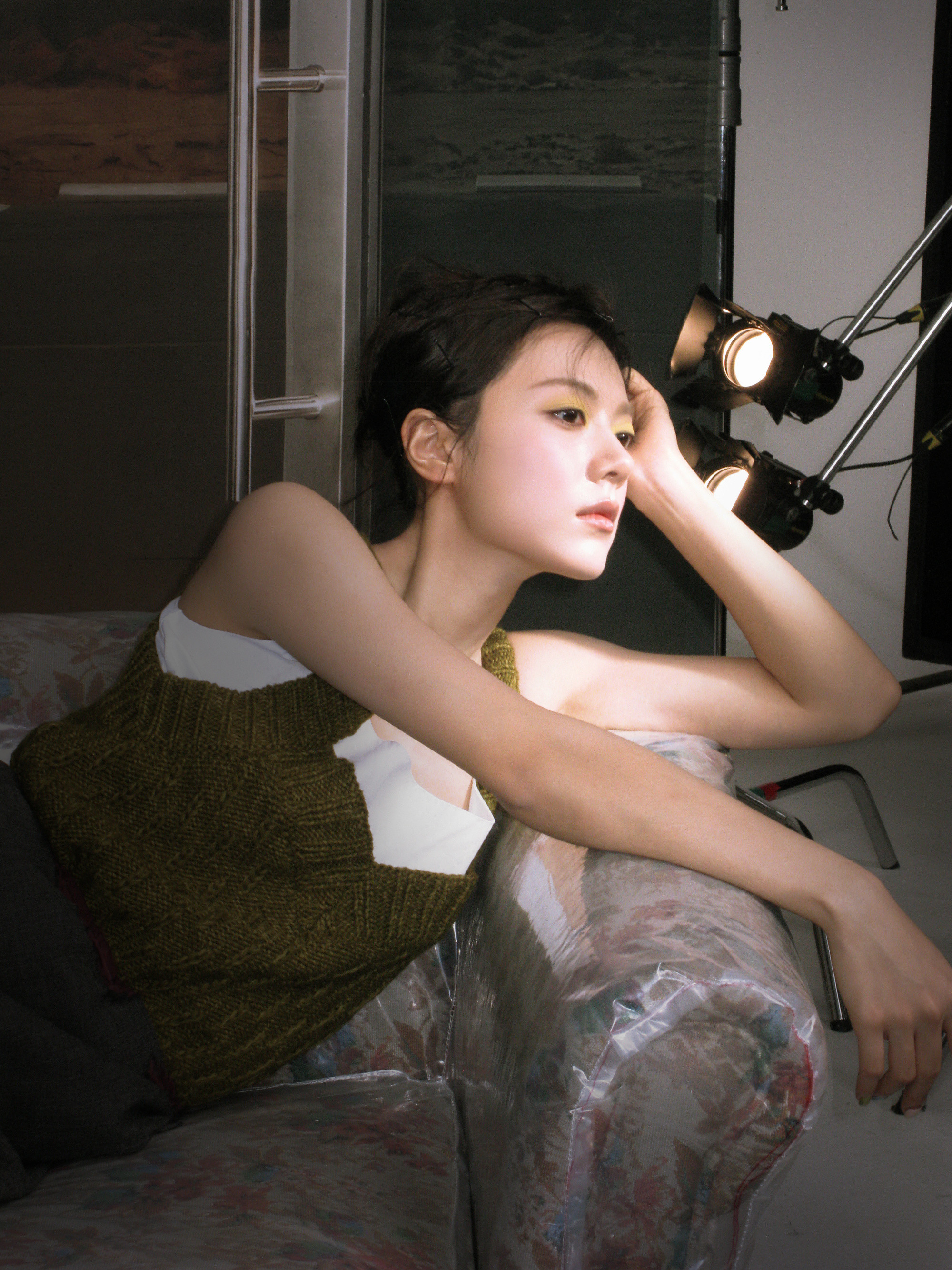 1.赵今麦和魏大勋的无可替代暂定九月下旬播，她私下造型家里人会有干涉，比较听话的，团队一直把她往流量