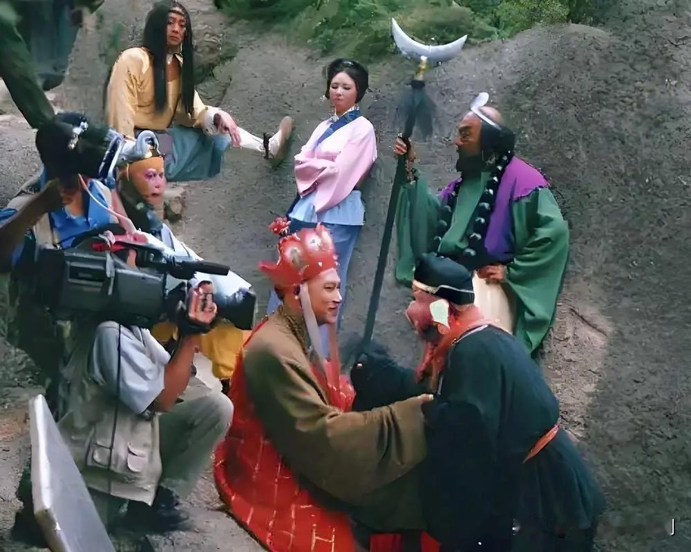 近日，迟重瑞在活动中分享86版《西游记》幕后故事，令人动容。他透露拍摄时条件艰苦