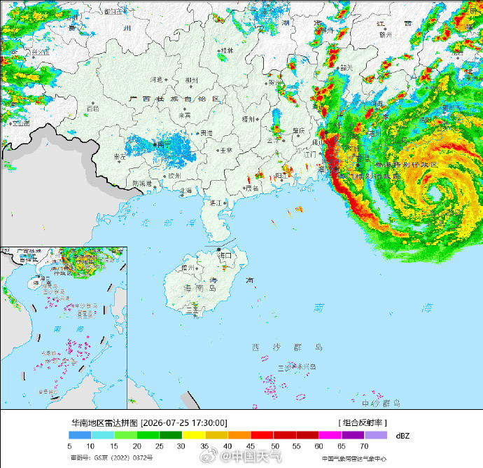 【红霞登陆前爆发式增强专家释疑】昨天下午到夜间，台风“红霞”在近海岸登陆前，强