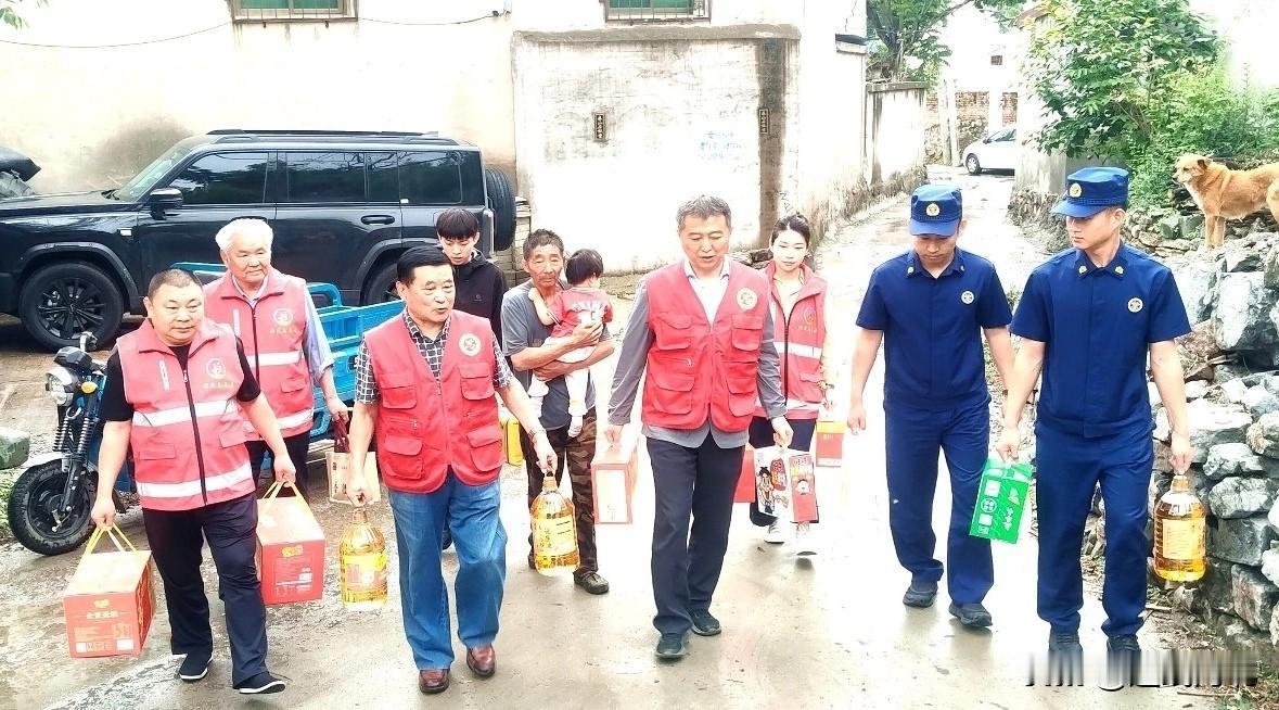 据悉，今年63岁的于等尔体弱无法从事重体力劳动，妻子为聋哑人且下肢瘫痪，家庭生活