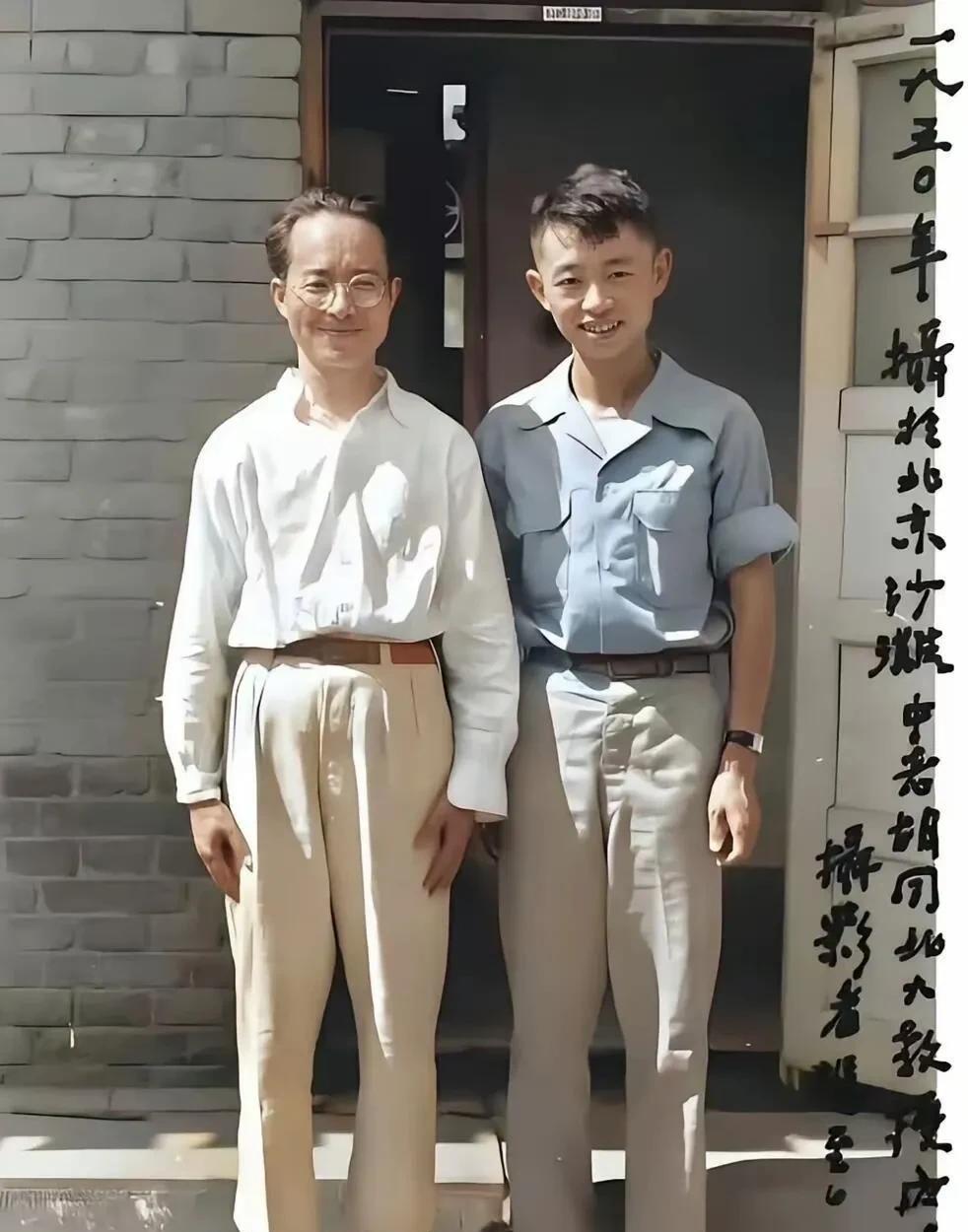 能认出他们两个是谁的，估计不多[呲牙笑]