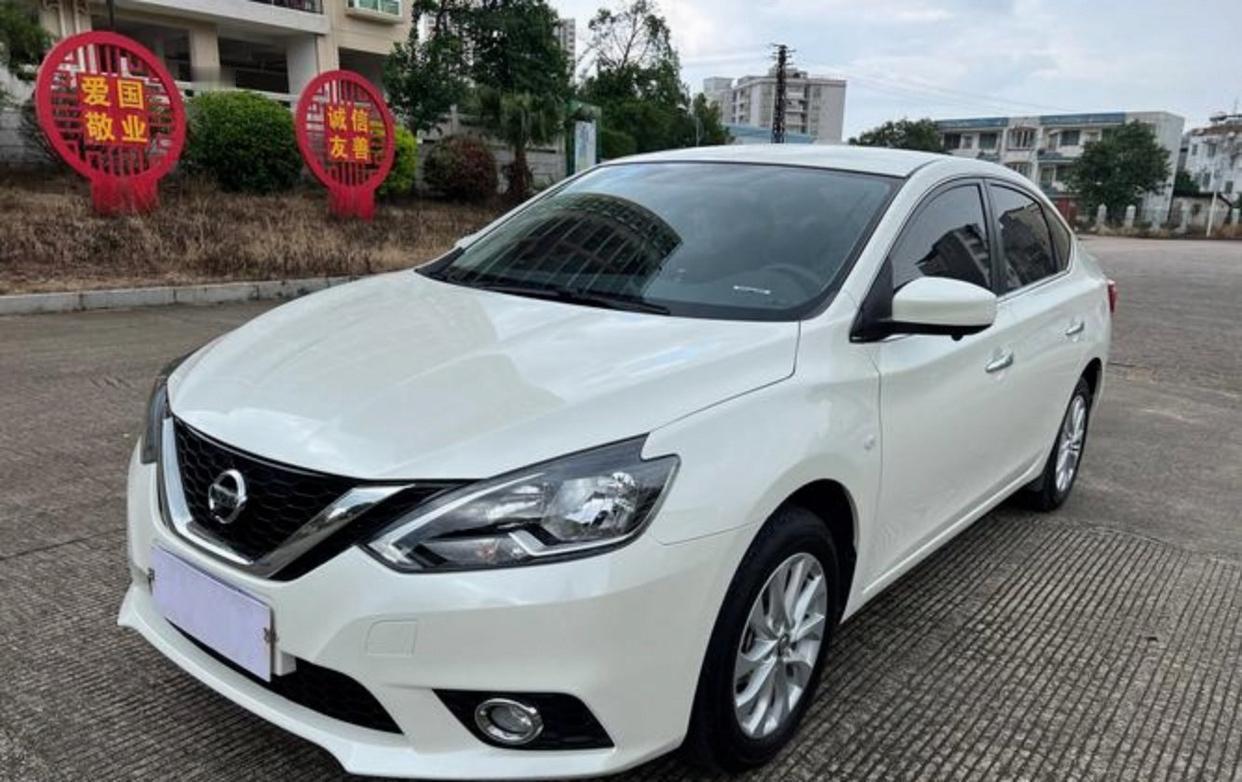 真的被惊到！全新轩逸经典裸车仅5.98万，八年十万公里的二手车居然还敢标4万，差