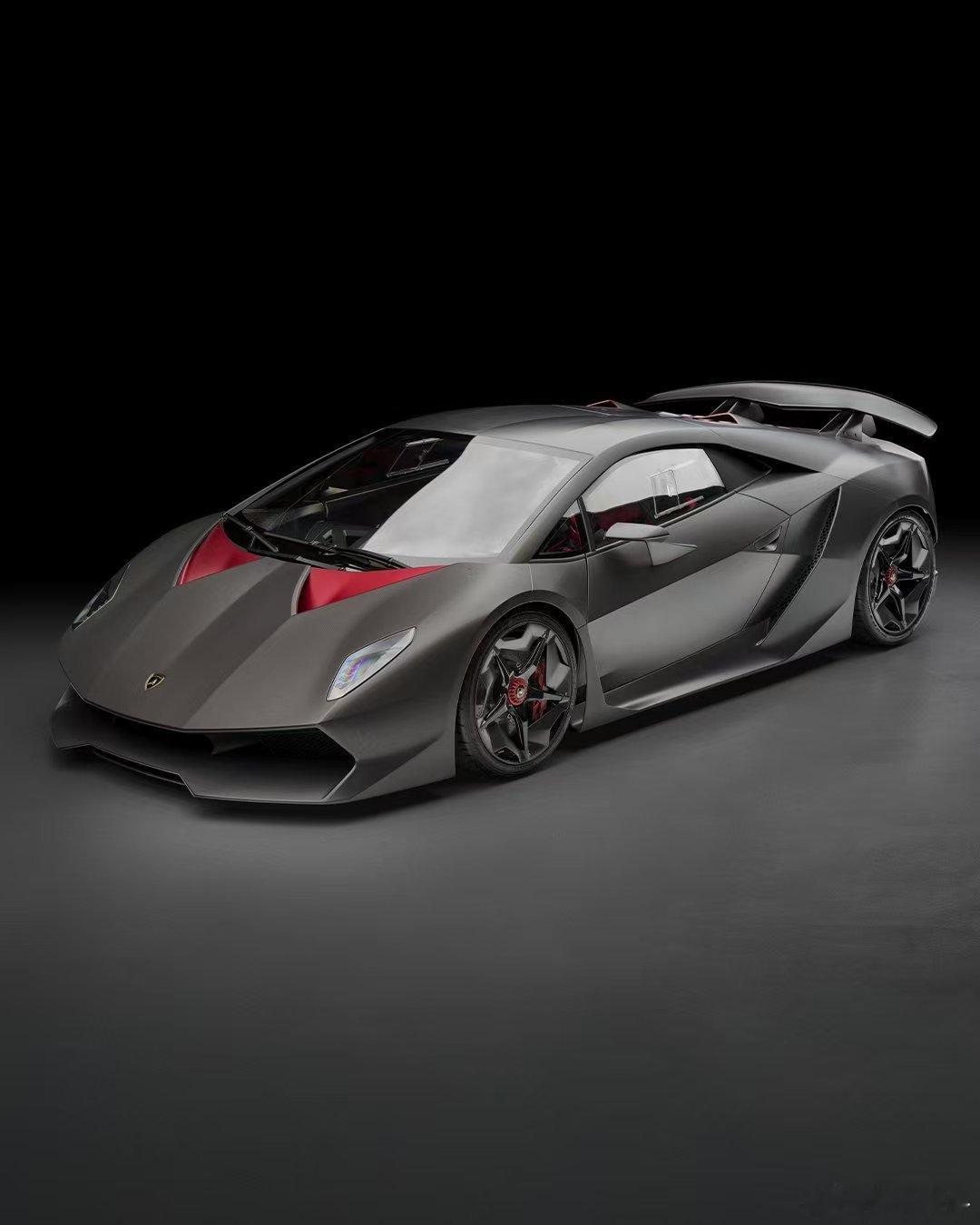 2010年，巴黎车展的惊天之作，SestoElemento（第六元素，碳在元素