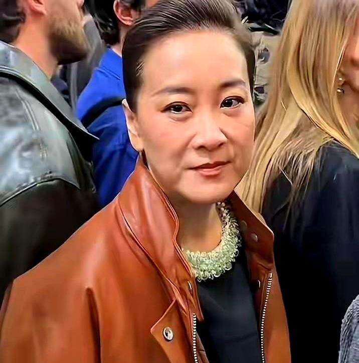 贾玲瘦掉100斤，雷佳音说不认识她了。你还记得那个一笑俩酒窝的贾玲吗？现在