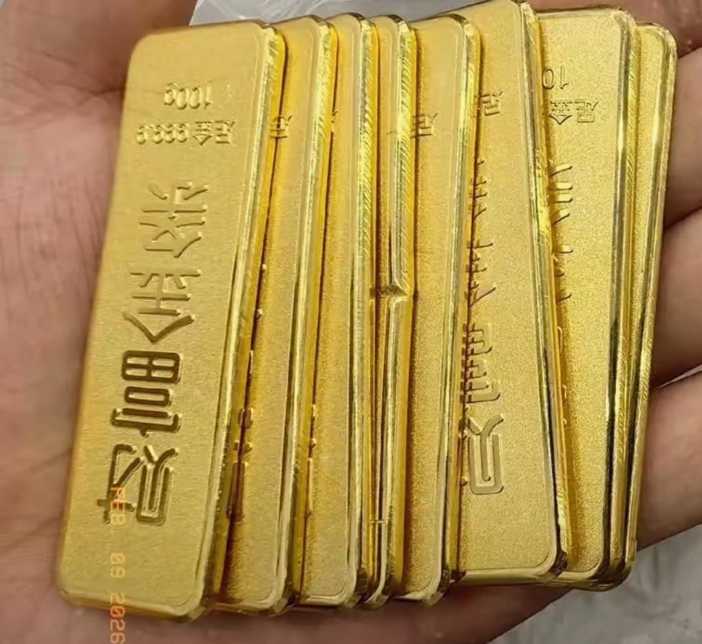 5年前购买的这8根金条，如今让我进退两难。我有一朋友是做金银生意的，对行情比