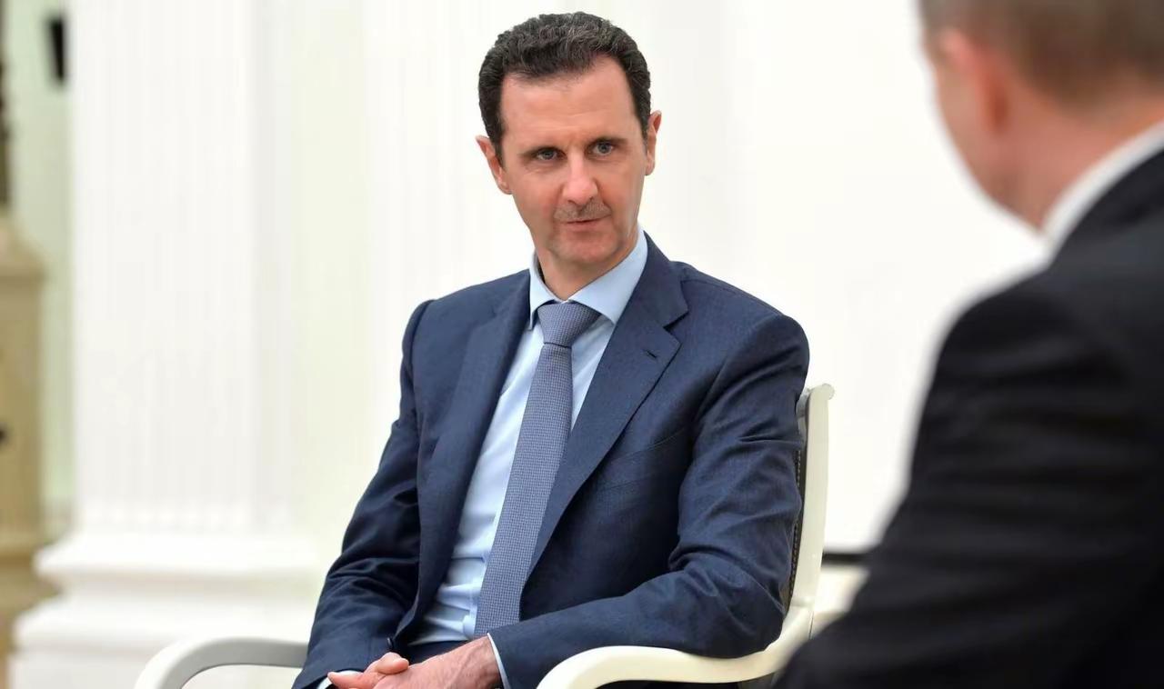 巴沙尔已经隐姓埋名一年了，英国卫报突然爆出他的消息，说他在大鹅生活的很幸福，他的