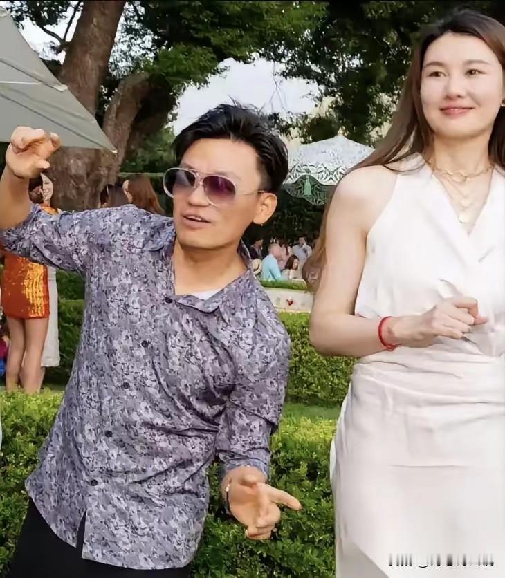 王宝强和冯清在一起八年，却始终没有结婚，不是因为冯清不好不够漂亮，而是他真的害怕