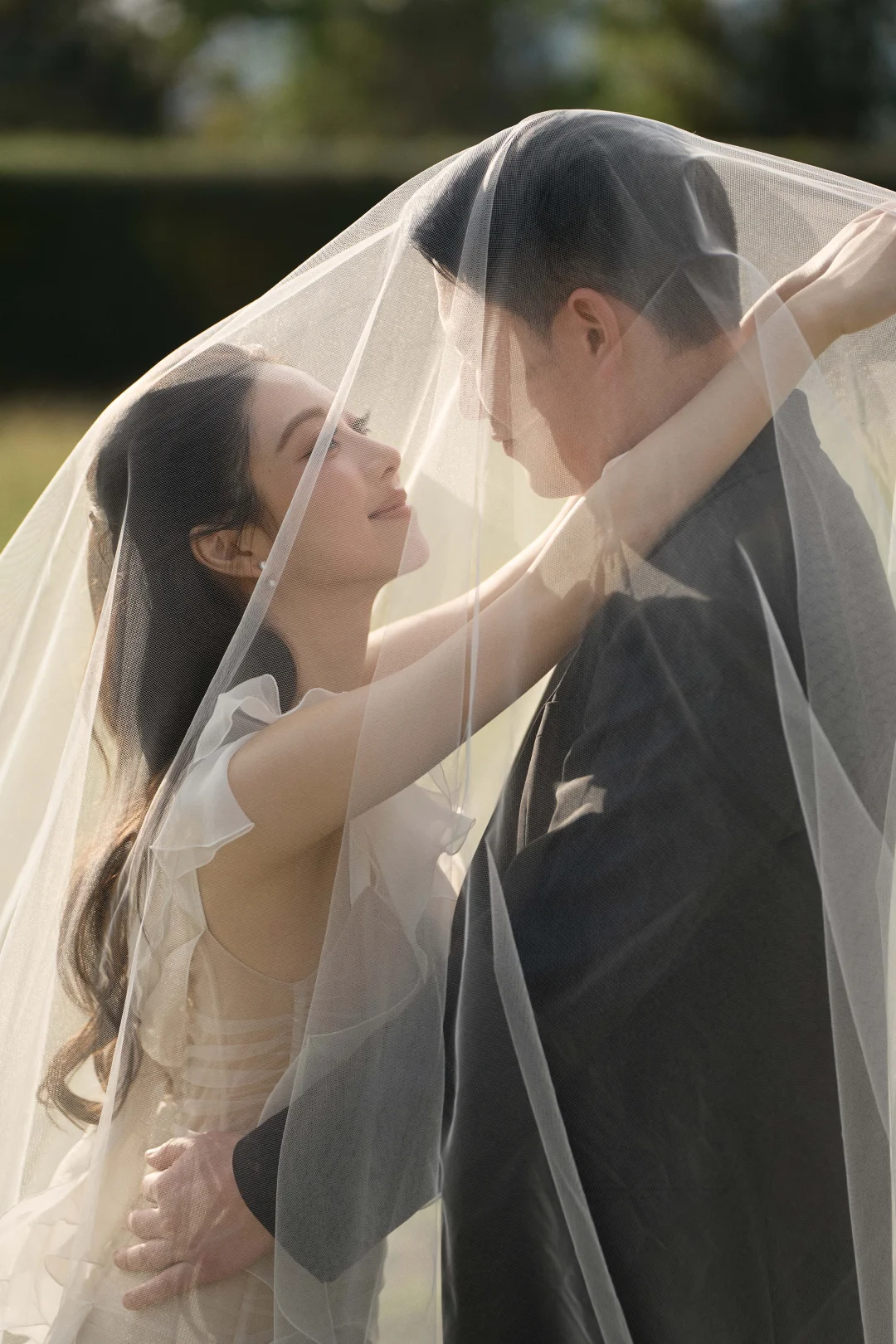 婚纱照来啦！你们帮我选的眼光真的可以 ❤️