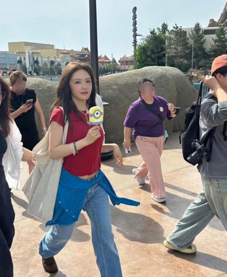 明星的雪糕不会是用来摆拍的吧这么久没动一口