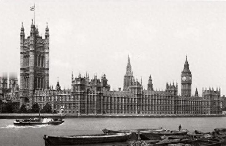 过去在美国进行全球化扩张的时代，英国几乎与美国一起打了所有重大的对外战争。英国之