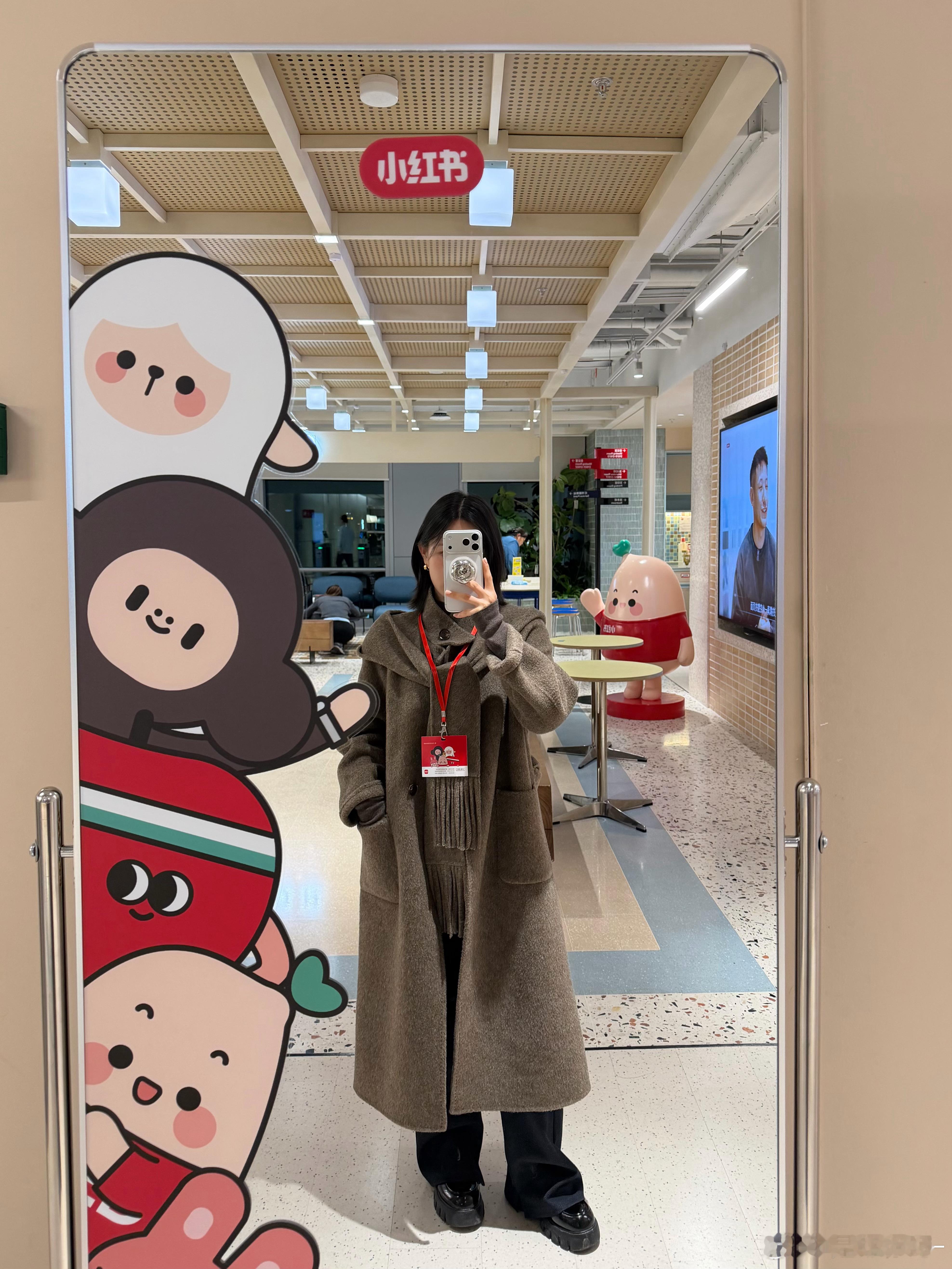 感谢小红书邀请头部商家交流会你们的好闺闺旺仔也是出息了hhh穿着自家的大衣还被