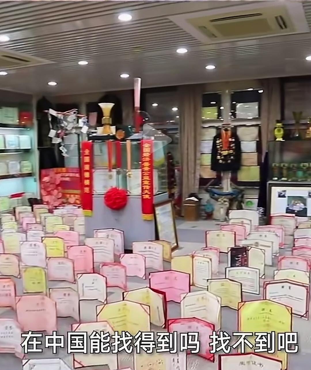 他要替李亚鹏请王菲。陈光标对陷入租金困境的嫣然医院，甩出了一套完整方案：直接给