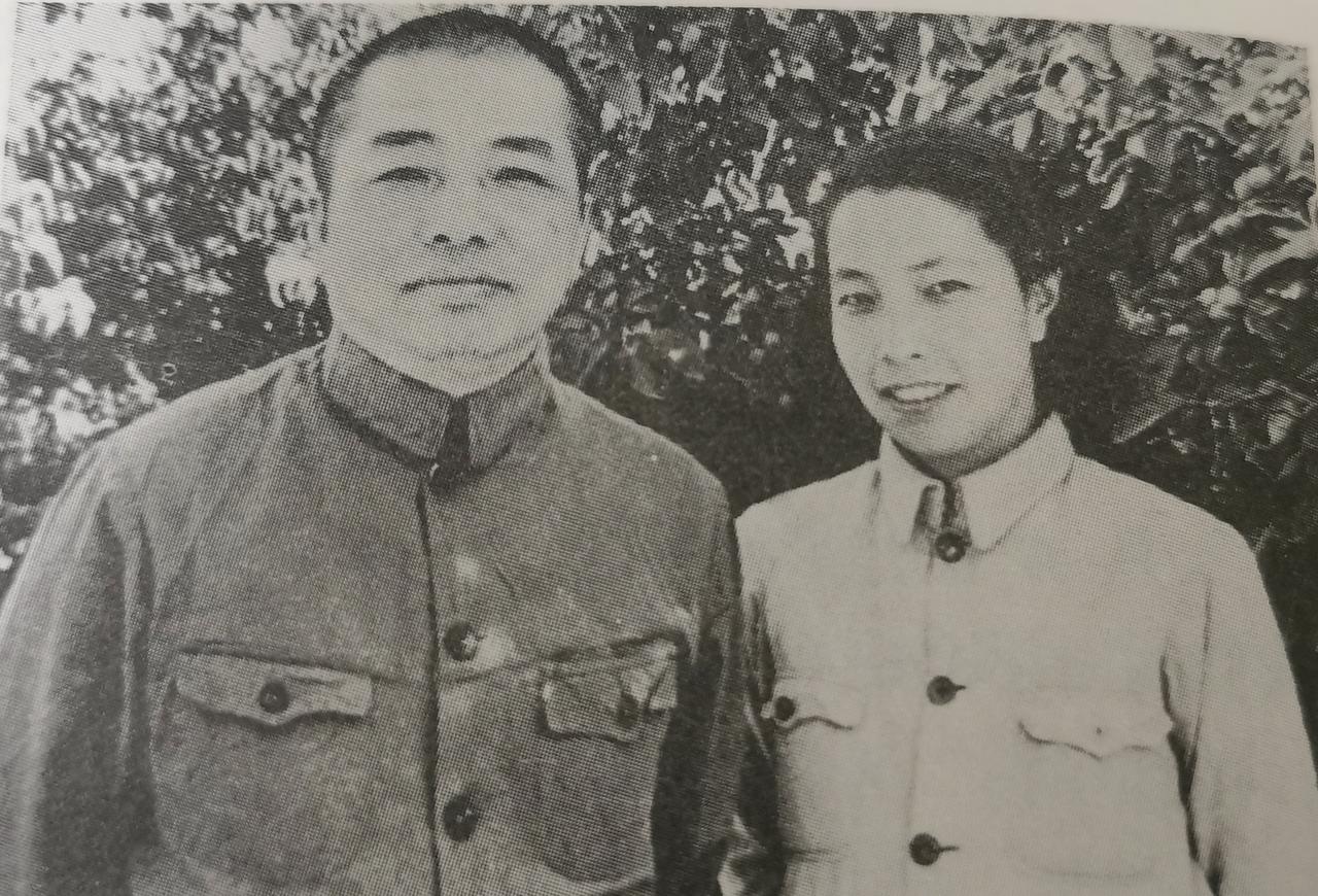 经陈赓介绍，彭德怀认识了浦安修。初次见面，彭德怀对她说，我是一个粗人，能配得上你