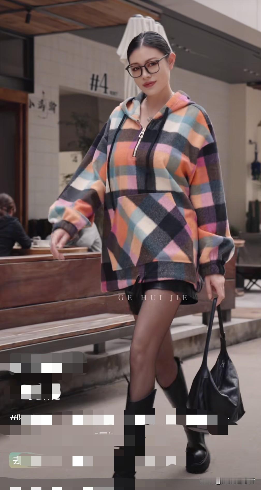 近日，汪峰前女友葛荟婕在直播中透露，和汪峰交往时她并不知晓其有过婚史，是怀孕后在