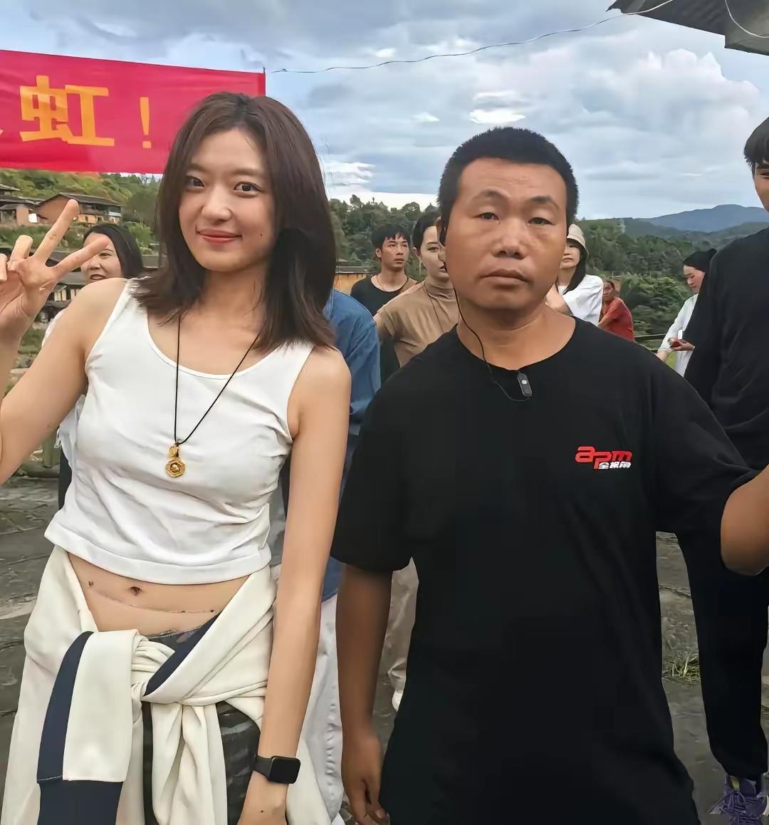 只有我的关注点在腰上吗[笑着哭]