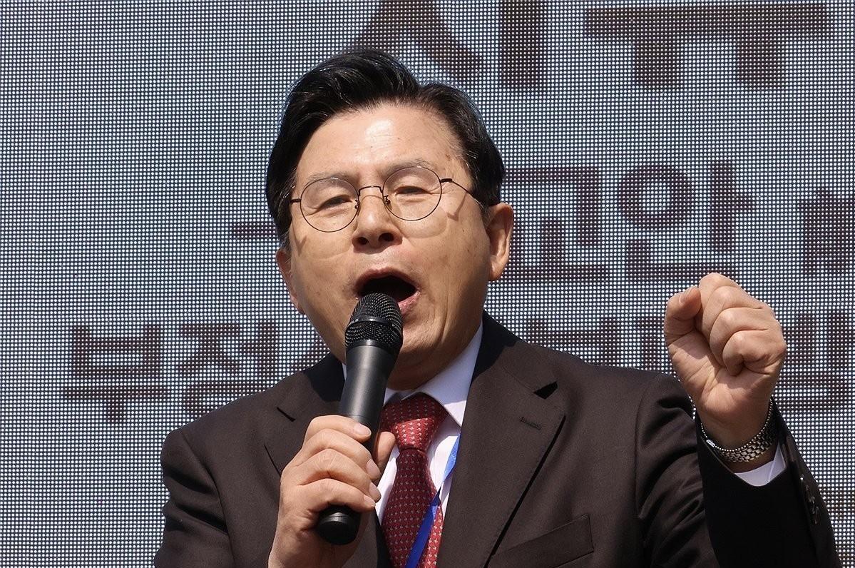 韩国大选突发情况当地时间6月1日，韩国无党籍总统候选人黄教安公开宣布放弃总统竞
