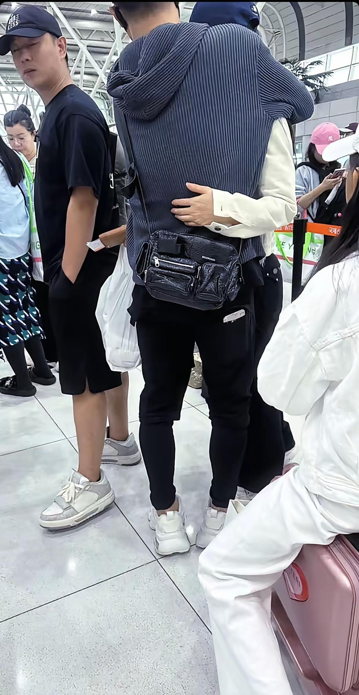 谁能说清，汪峰到底是多情还是薄情?三番五次的换老婆，还能做到无缝衔接。不知