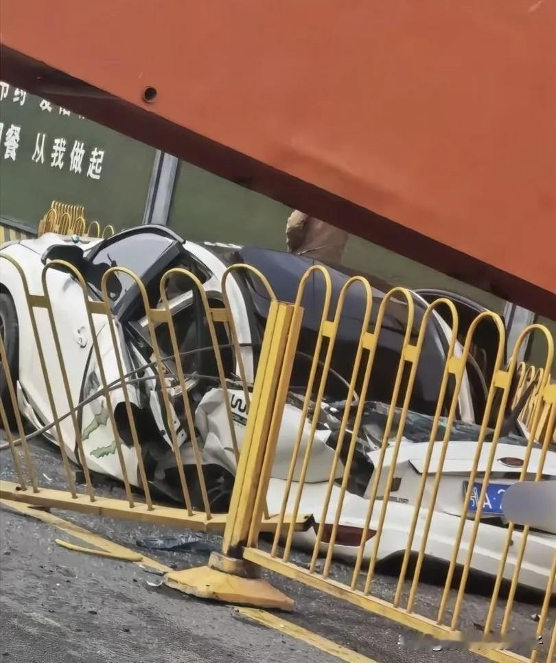 武汉龙门吊倒塌事件！现在最慌的不是干活的工人，也不是现场的安全员，而是负