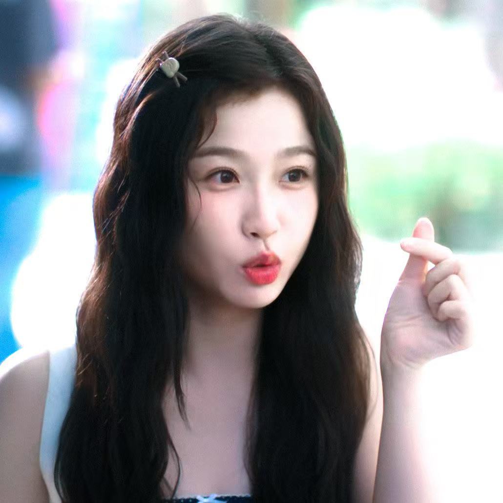 虞书欣台偶女主的明媚感这期的姜暮完全是台偶里的理想女主，明媚、可爱、自信又善良