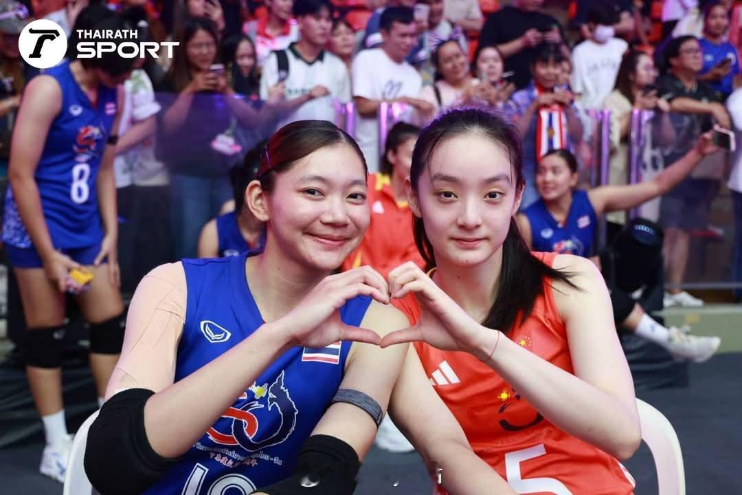 中泰球员合影中国女排排坛动态​​​