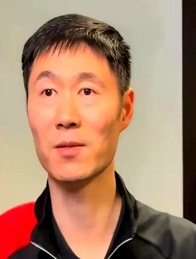 王励勤哪都好就一点不行就是太实诚，嘴太笨很多人说：嘴笨是能力问题，偏见