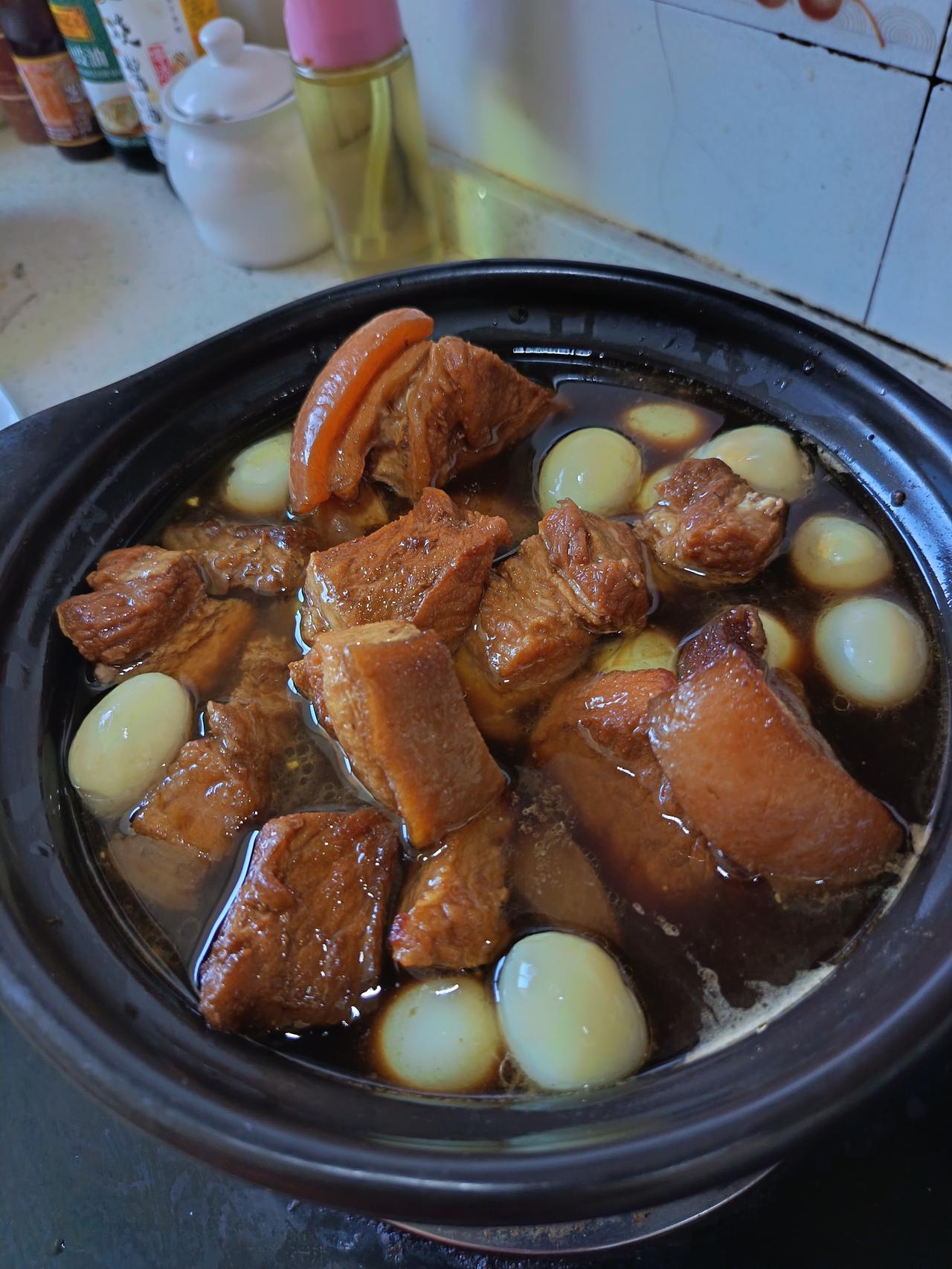 昨天晚上，接到三姐电话说想吃我做的红烧肉，又快过五一节了，姐姐有这种要求，那老弟