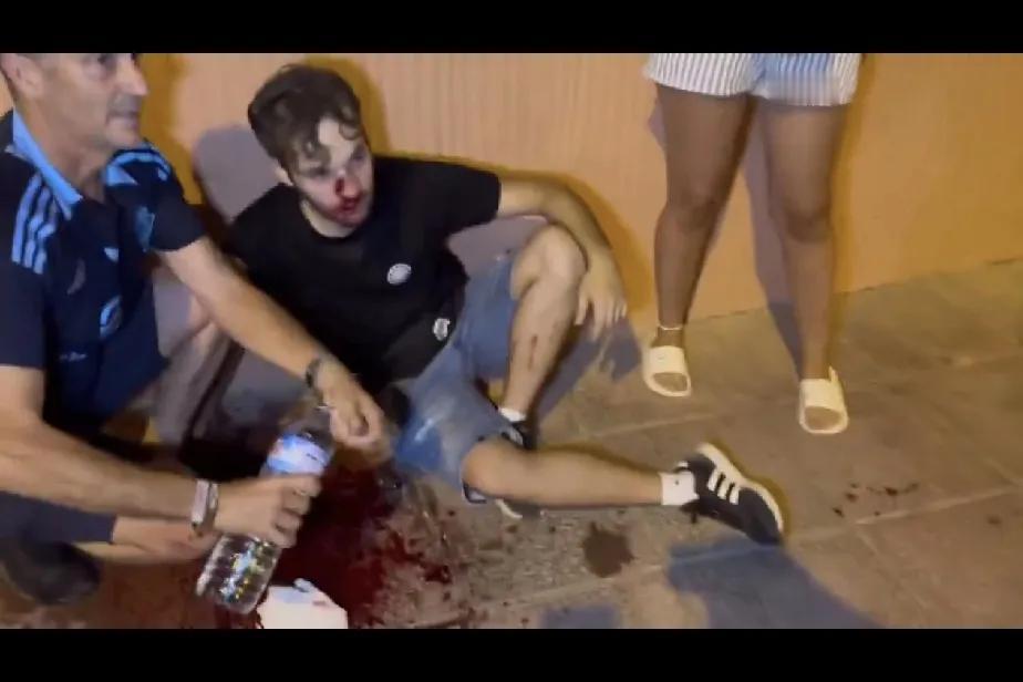 🇪🇸“够了！”：移民袭击老人，西班牙小镇爆发骚乱本周早些时候，附近城镇