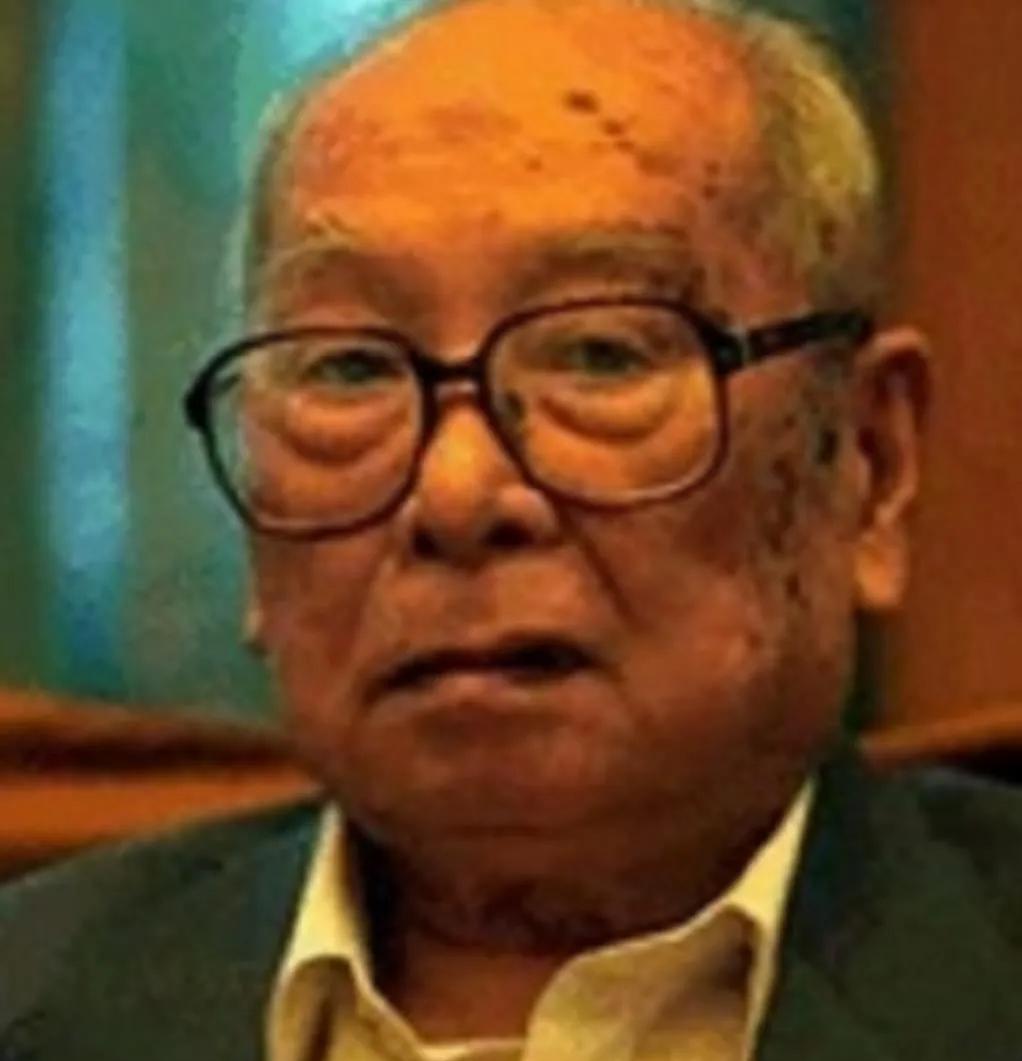 1992年，一位香港富商，托人向时任全国人大副委员长的叶飞，赠送一辆顶级豪车奔驰