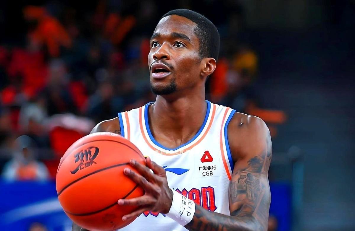 杜锋手里这把能靠绝对速度撕裂防线的快刀，硬生生断在了出征前，早上九点二十五分左右