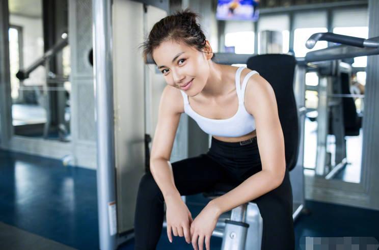 高手追女人，都有一个心法。总在语言上谈情说爱，行为上却懂得花钱。迎合女人的恋爱脑