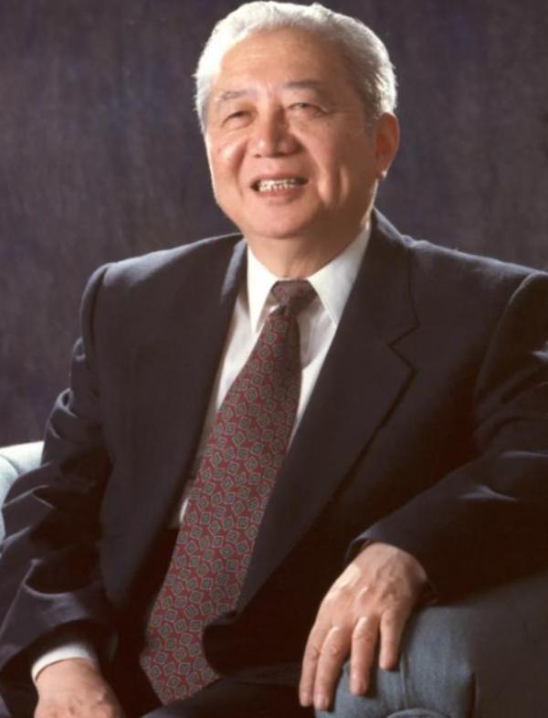 2001年，美国将一批淘汰的机器高价卖给中国，导致我国亏损好几亿，就在美国准备看