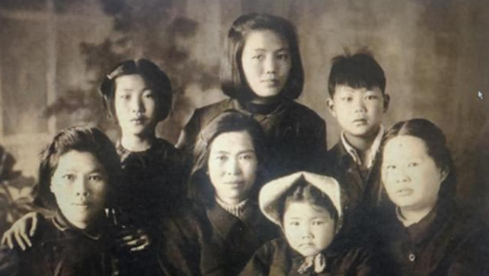 1949年，贺子珍想复出工作，谭震林得知后亲自联系，提出一个要求“1949年三
