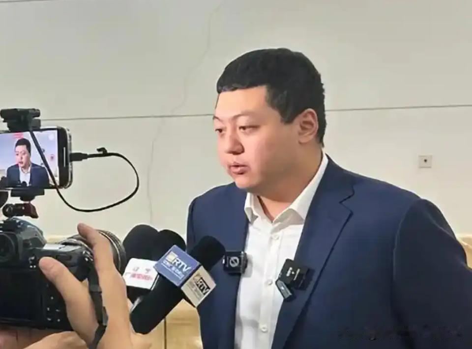 权衡利弊！小刘总绝不松口，守住建队计划，辽篮动用一票否决权；媒体人：同曦想要高诗
