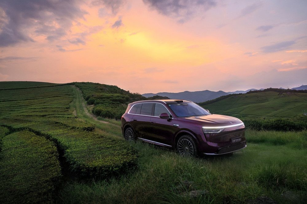 问界M8以超高口碑与持续OTA，诠释何为“叫好又叫座”的标杆春节返乡...