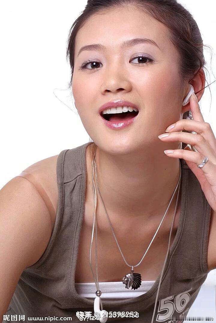 朱婷“国际朱”的称号，可谓实至名归。国际排联对她极为重视，用整版图文回顾她十年的