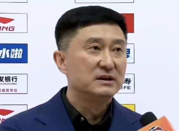 广东队客场加时险胜青岛，战绩排名再次重返前四。赛后广东队主教练杜峰接受媒体采访时