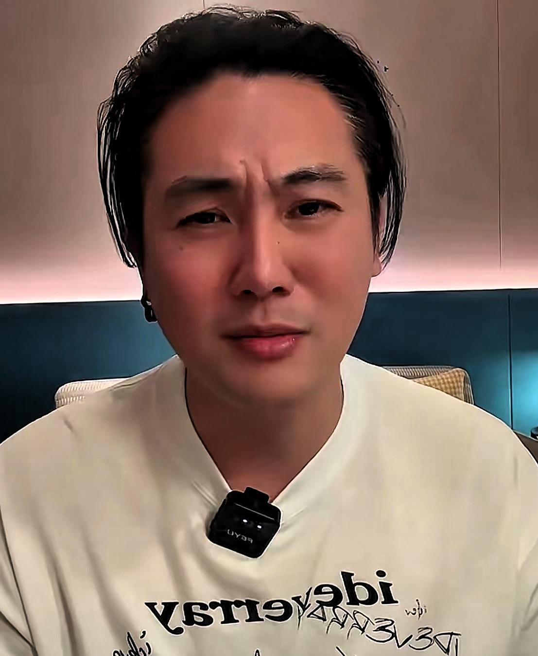 湾湾那个博主最近直播，聊到一个家族，二女儿接受采访，哎呦，被她说像家族长辈了，节