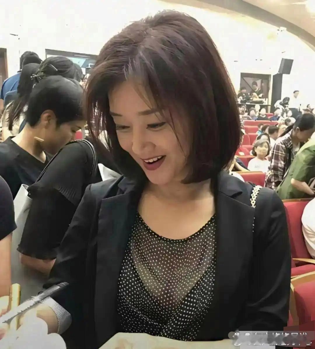 宋祖英60岁了还这么漂亮。