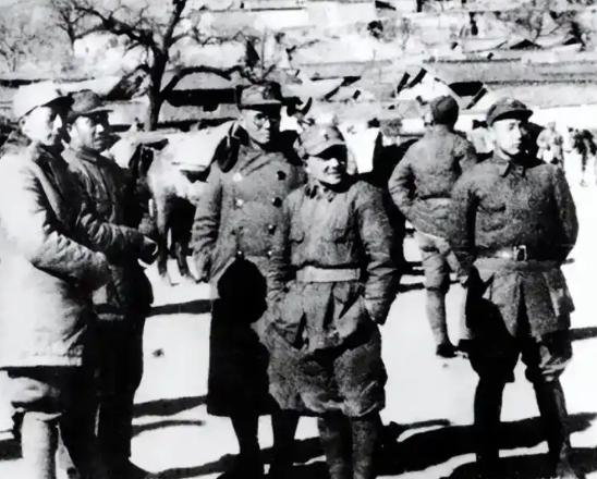 1935年红军长征途经大凉山，川军旅长许剑霜接到刘伯承的借道书信，不但连夜退兵十