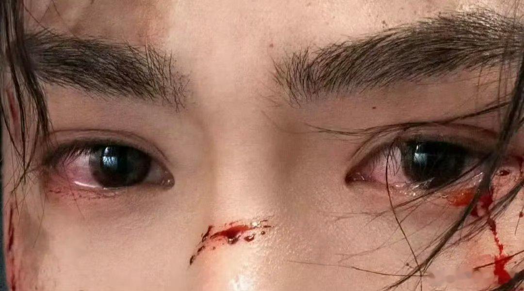 这演技真踏马的无敌了，细看眼睛好红这是真哭啊！！[哭哭][哭哭][哭哭][哭哭]记得有这