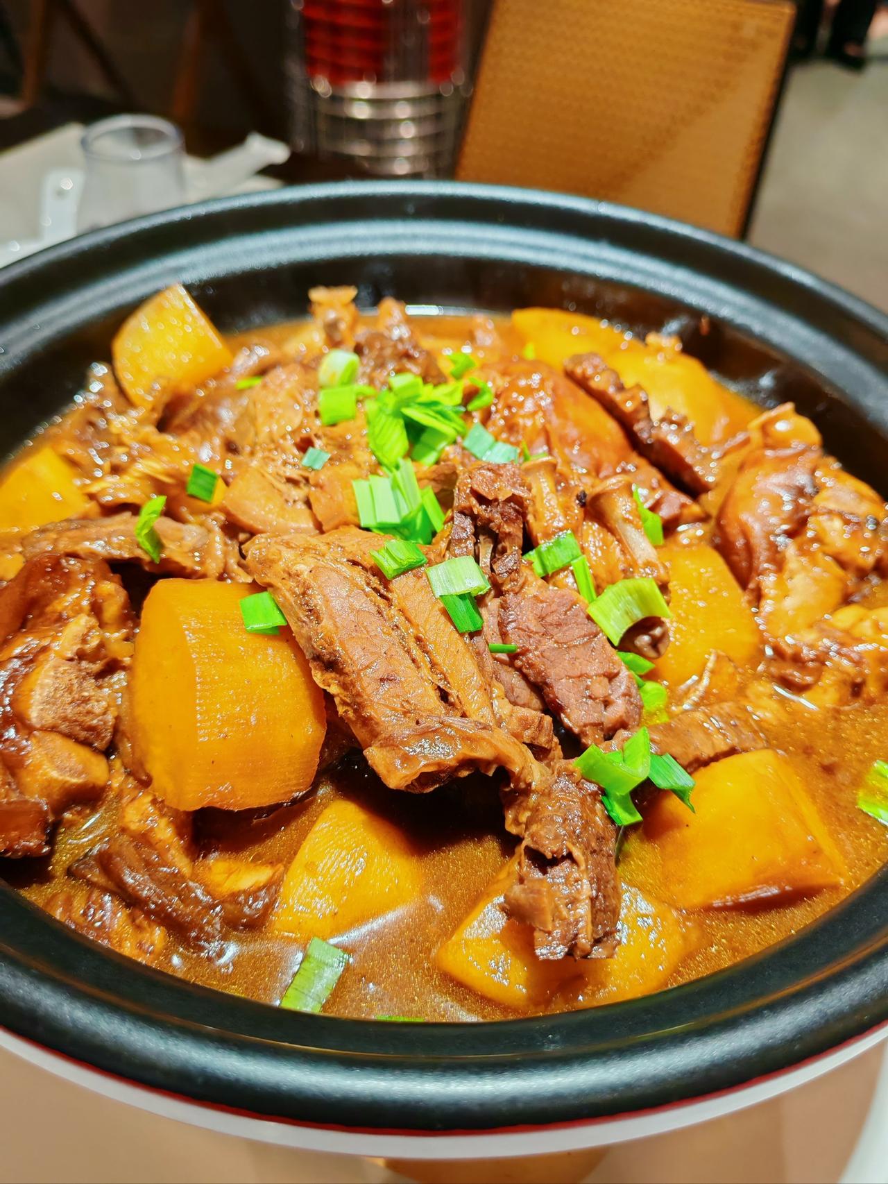 寻味江苏南京，下饭市井菜好美味！南京茉莉阿姨餐厅美食推荐：1、老南京焖锅、