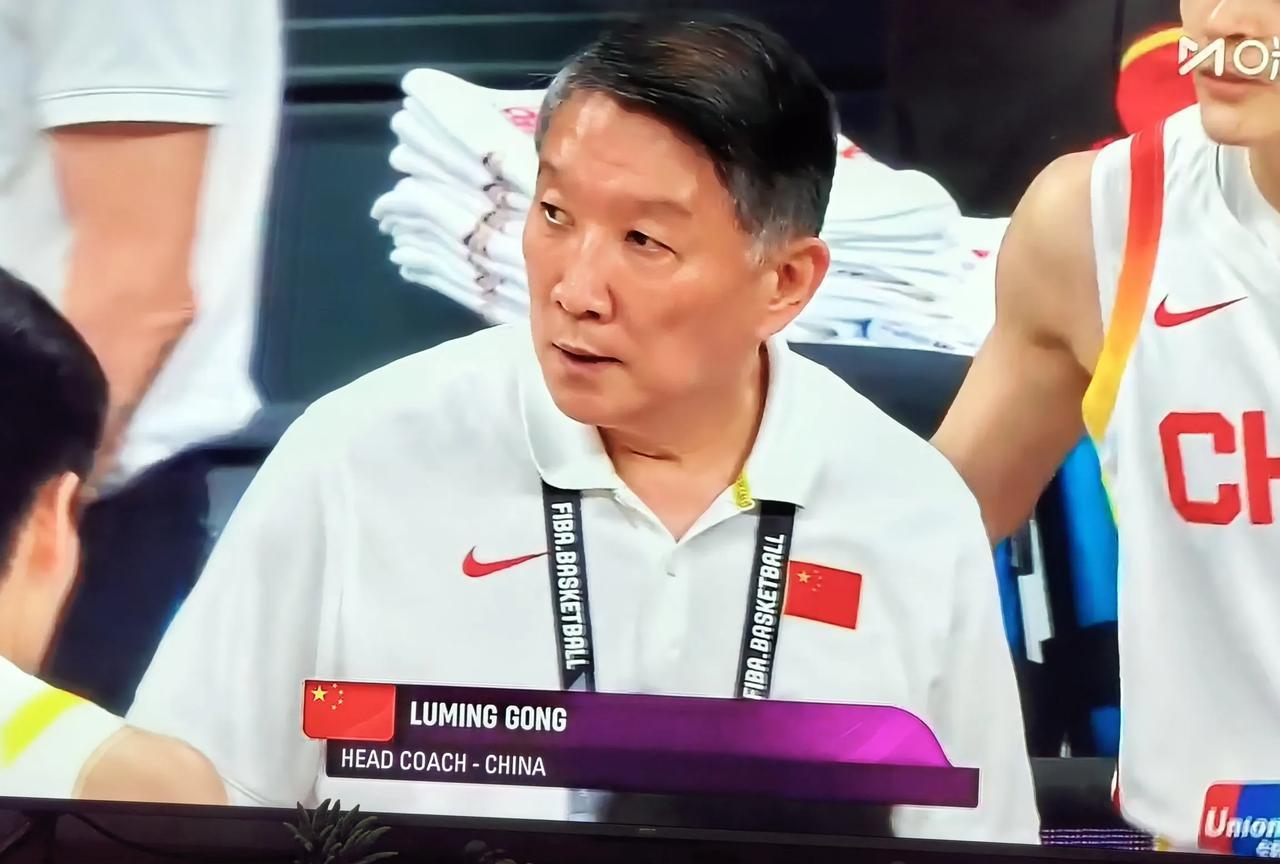 奇耻大辱，中国女篮半决赛负于日本队无缘决赛拥有世界第一高度中锋的中国女篮，在高