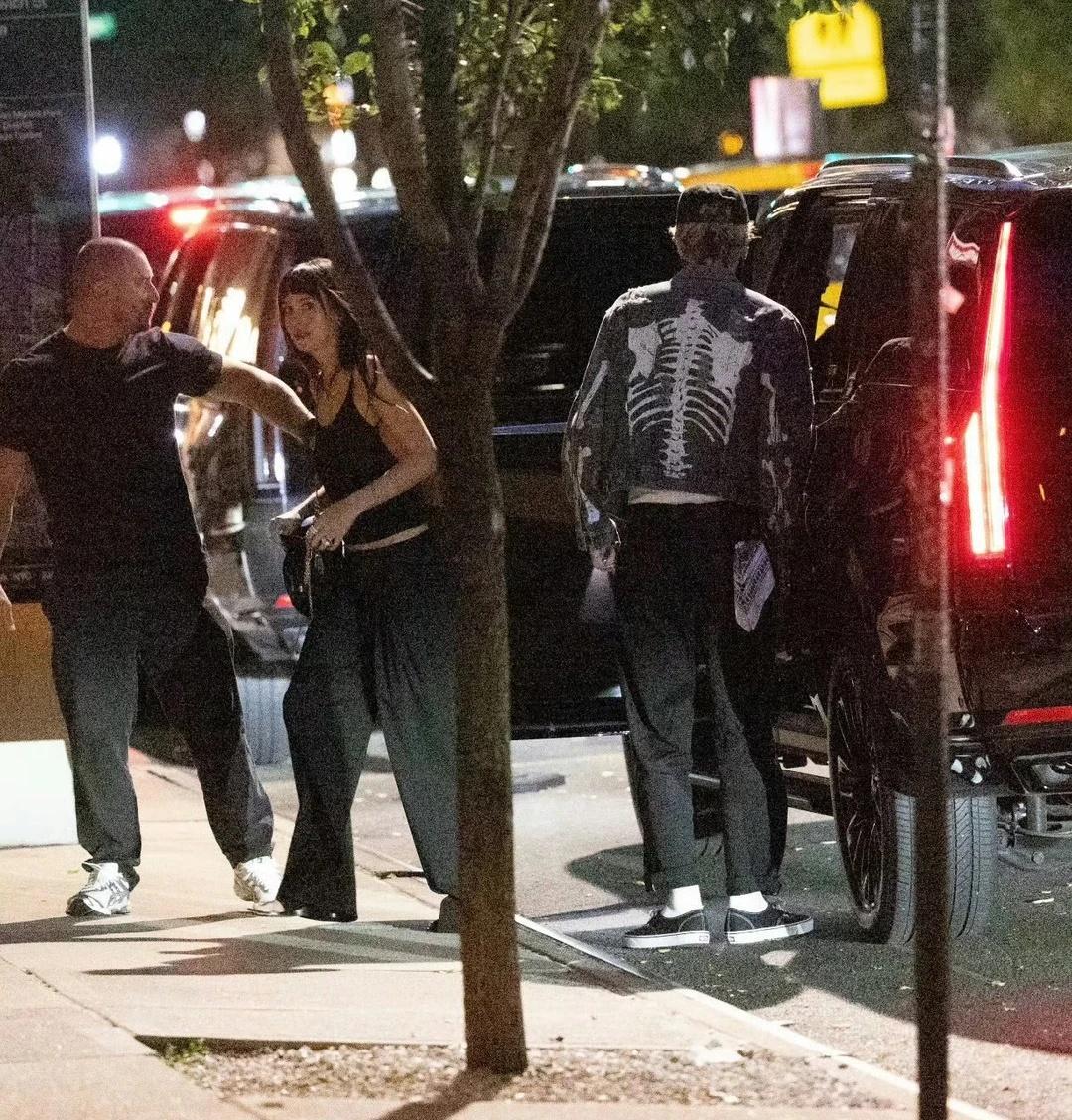 wtf！达妹跟枪爷MGK共度一晚！达妹DakotaJohnson与梅根福