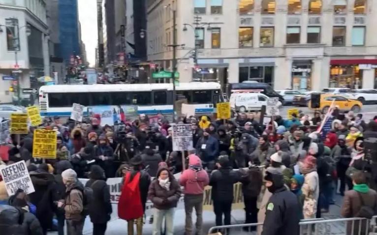 纽约彻底留不住人了？候选人放狠话：再这么搞，好日子真没了！华尔街撑着门面，企