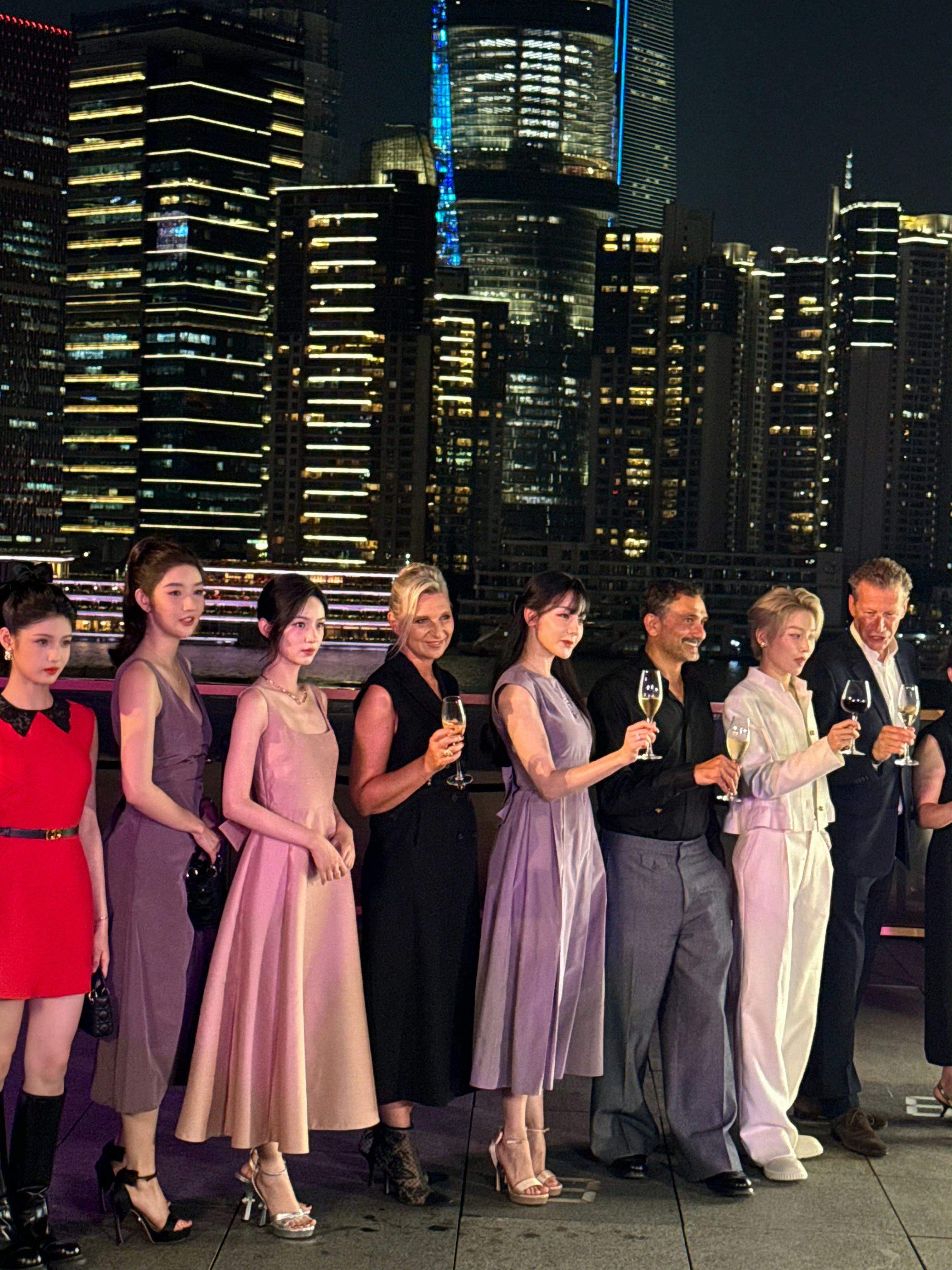 迪奥小姐展览大合照迪奥活动​​​