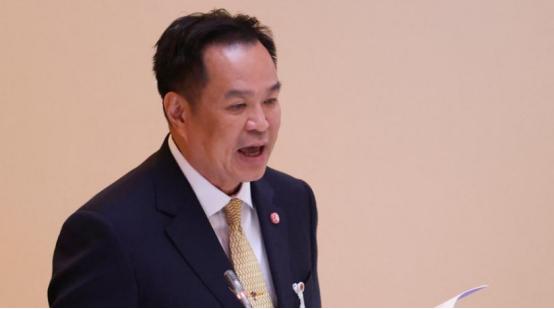 泰国总理接受中国调停前，宣布柬埔寨兵败如山倒 “炮弹从屋顶飞过去的时候，我们